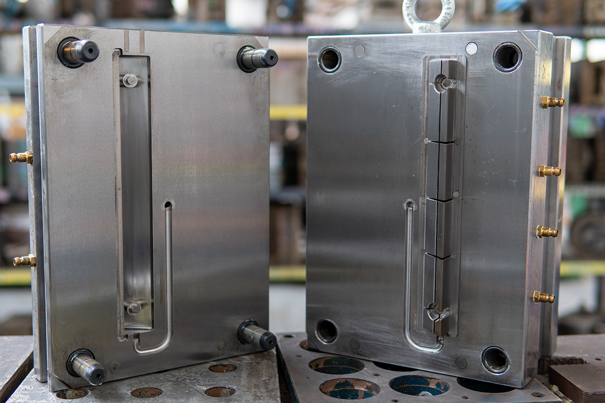 Stampo per stampaggio ad iniezione termoplastica